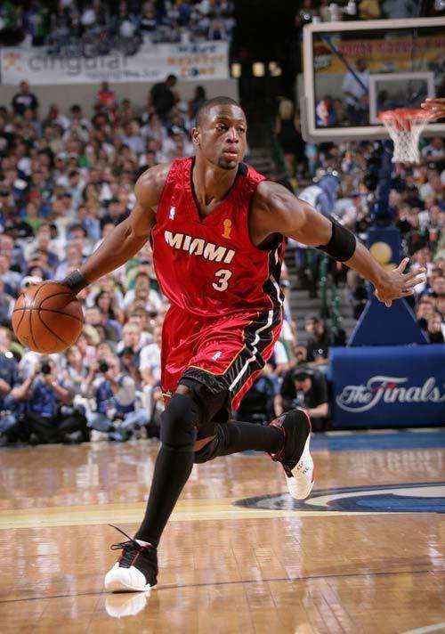 曼联高层对阿莫林分歧曝光，两人力挺两人质疑！12月战绩或定未来